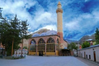 ASLAN PAŞA CAMİİ OLTU